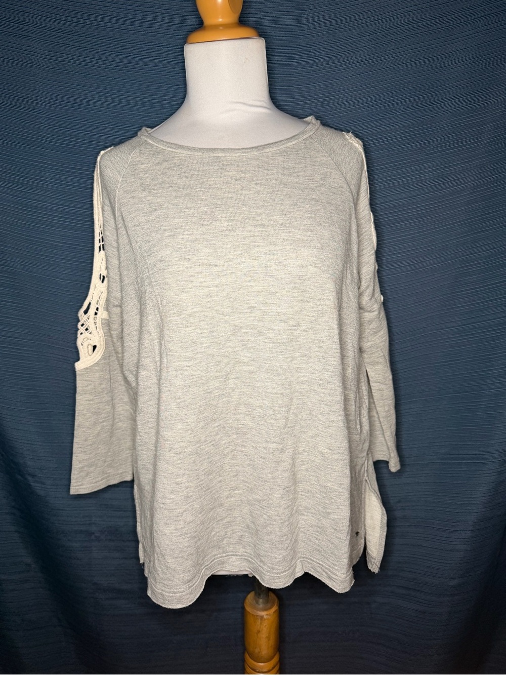 American Eagle Outfitters Light Gray Cold-Shoulder Crochet Sweatshirt